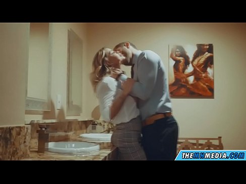 ❤️ Вақте ки як малламуй busty шумо дар як ҳоҷатхона ҷамъиятӣ seduces Порно босифат дар мо tg.fullsexmovs.ru ☑